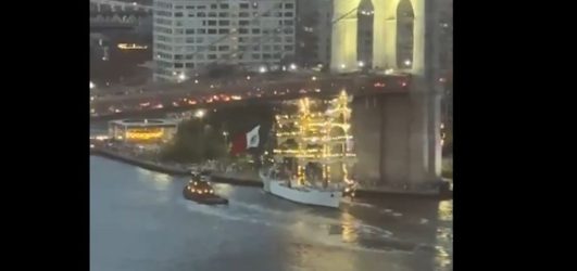 Νέα Υόρκη: Ιστιοφόρο χτύπησε στη γέφυρα του Μπρούκλιν – Δύο νεκροί και πολλοί τραυματίες (ΒΙΝΤΕΟ & ΦΩΤΟ)