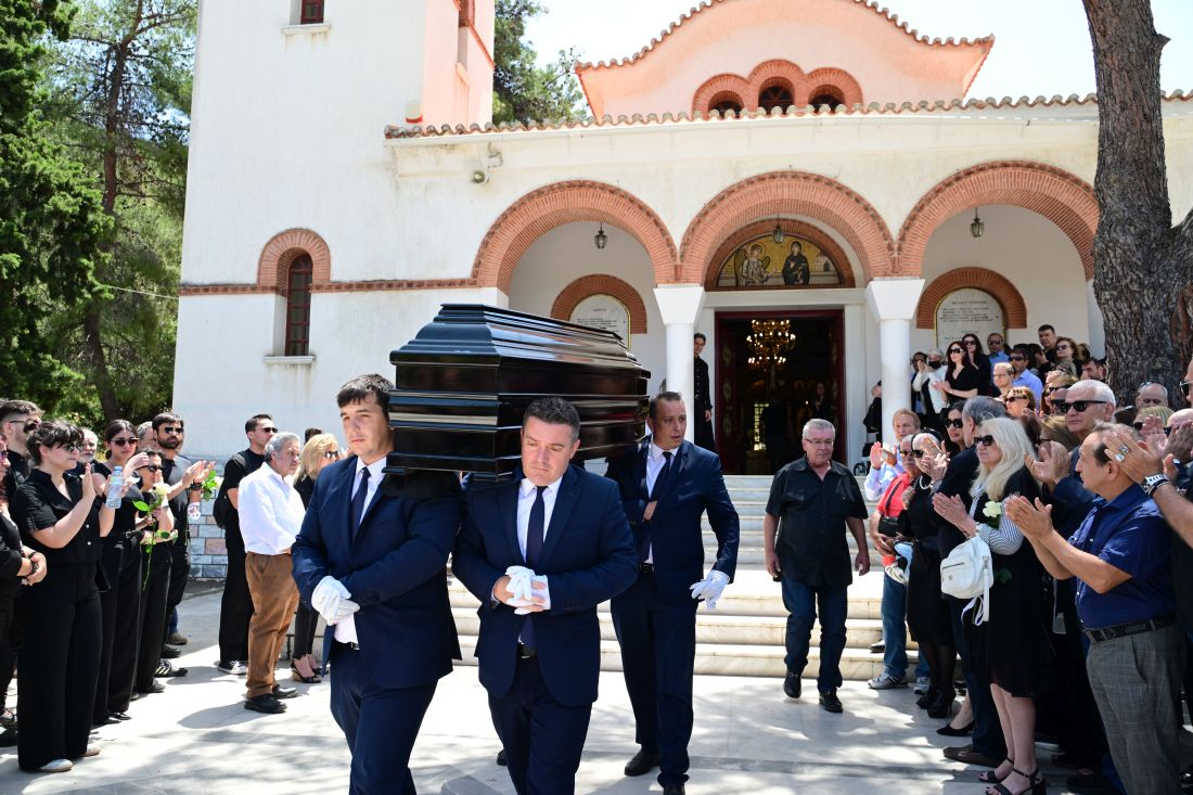 Κηδεία του ηθοποιού Νίκου Γαλανού από τον Ιερό Ναό Κοιμητηρίου Παπάγου, τετάρτη 21 Μαΐου 2025. Ο Νίκος Γαλανός έφυγε από τη ζωή τη Δευτέρα (19/5), σε ηλικία 80 ετών, έπειτα από μάχη με χρόνια ασθένεια.