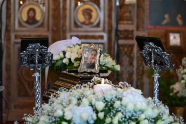 Νίκος Γαλανός: Συγκίνηση στην κηδεία του σπουδαίου ηθοποιού (ΒΙΝΤΕΟ & ΦΩΤΟ)