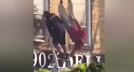 Τραγικό δυστύχημα – Η Πυροσβεστική τον έσωσε από φωτιά αλλά έπεσε από την σκάλα (ΒΙΝΤΕΟ)