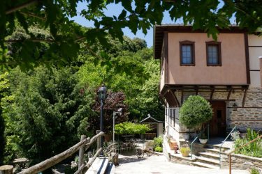 Αρχοντικό Βίραγγας Βράσταμα Χαλκιδική παραδοσιακό ξενοδοχείο απόδραση ταξίδι φύση εξωτερικό