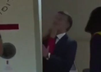 Μακρόν χαστούκι Μπριζίτ