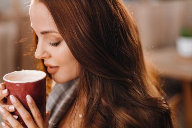 Τα 4 tips που χρειάζεσαι για να μπεις στο καλοκαίρι με τέλεια μαλλιά