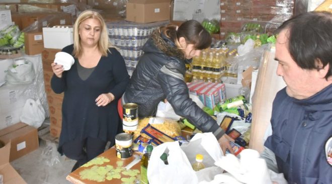 Διανομή τροφίμων στο δήμο Νεάπολης-Συκεών
