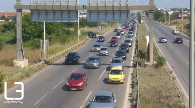 Βλάβη σε φορτηγό προκαλεί μποτιλιάρισμα στην Εγνατία Οδό