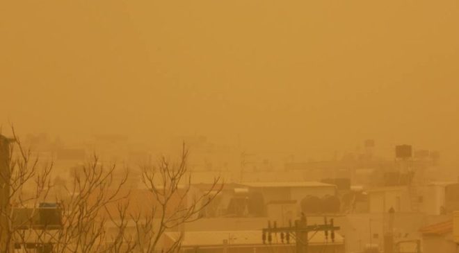 Καιρός: Η αφρικανική σκόνη “πνίγει” τη χώρα – Πότε θα κορυφωθεί το φαινόμενο