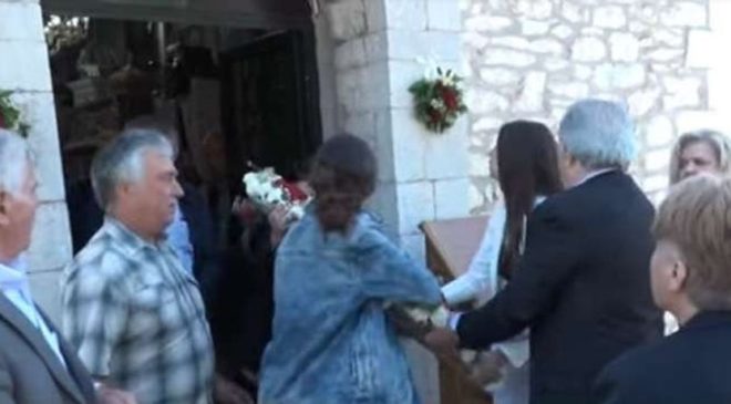 Απίστευτες σκηνές σε εκκλησία- Τσακώθηκαν για την εικόνα του Αγίου Γεωργίου (ΒΙΝΤΕΟ)