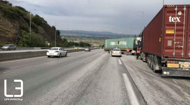 Θεσσαλονίκη: ΙΧ συγκρούστηκε με νταλίκα στη Μουδανίων