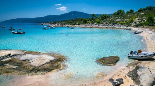 Το εξωτικό νησάκι που βρίσκεται στη Χαλκιδική και έχει πάντα ζεστά νερά! (ΦΩΤΟ)