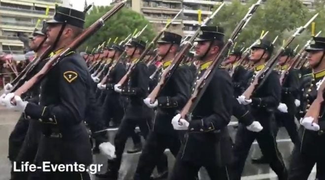 Το τραγούδι των Ευέλπιδων για τη Μακεδονία που συγκίνησε (ΒΙΝΤΕΟ)