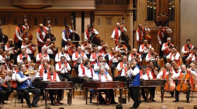 Στο Μέγαρο Μουσικής Θεσσαλονίκης «100 τσιγγάνικα βιολιά»