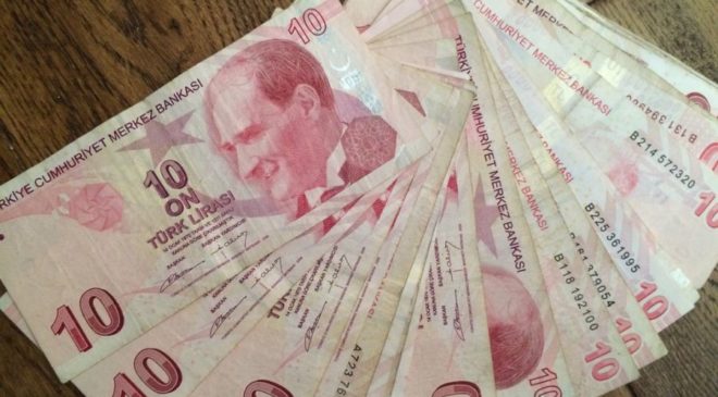 Σε ύφεση μπαίνει η τουρκική οικονομία