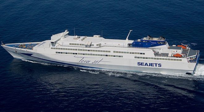 Μηχανική βλάβη στο Santorini Palace με 728 άτομα πάνω στο πλοίο